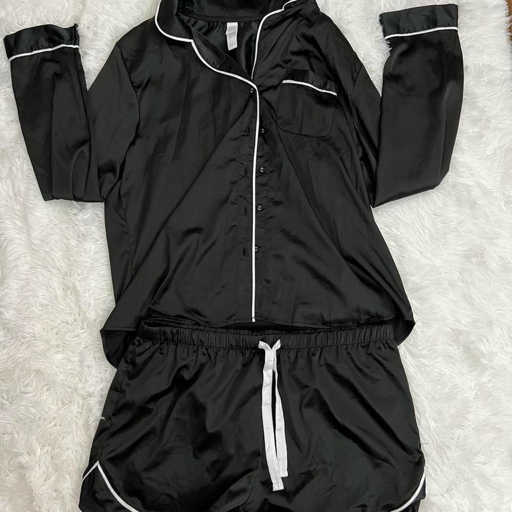 Stars Above Black Satin Long Sleeve Top and Shorts Pijama Set Sleepwear